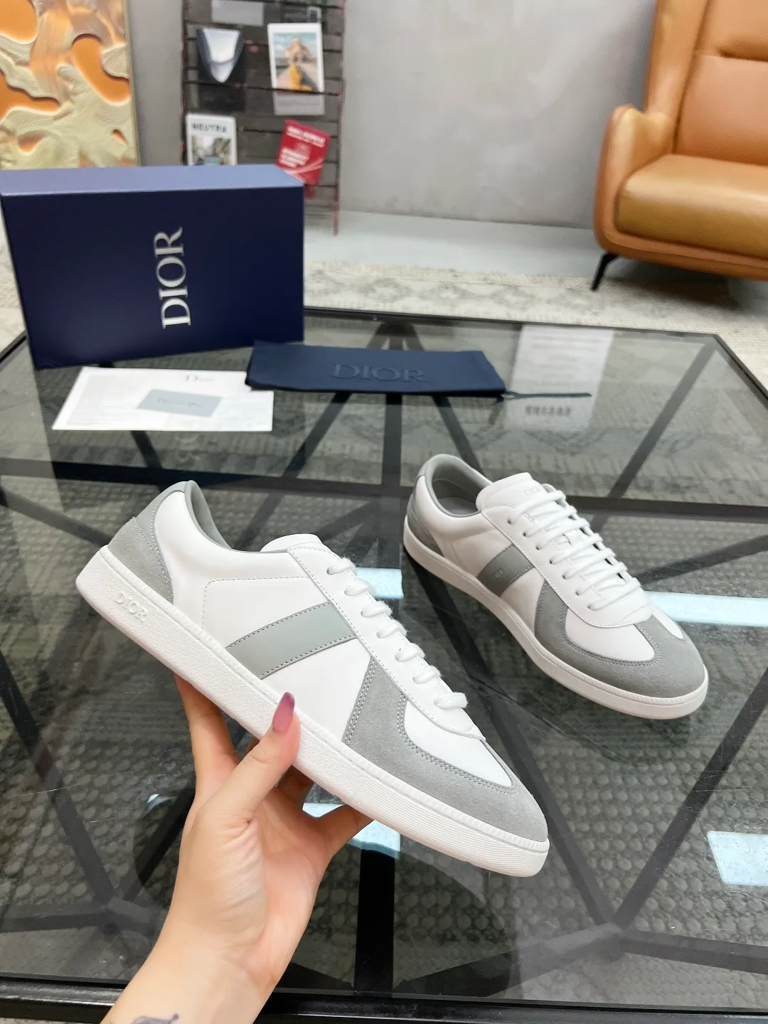 Men's Men's Shoes 💰400【New Style】🍿🍿𝐃𝐢𝐨* — Dior. Dior's new casual sneakers define your fashionable pace. They boldly use innovative technological fabrics to create a futuristic silhouette. The light and breathable mesh material, combined with the unique texture coating process, presents a refreshing visual effect, as if it is a fashion item from the future world. Whether paired with casual outfits or mixed with formal looks, the Dio* D-Sketch sneakers are effortless and add a touch of futuristic style to your overall look. From the streets to the catwalk, it is your indispensable fashion tool. The upper is made of high-tech mesh material, which is light and breathable and fits your feet like a second skin, keeping you dry and comfortable even in the hot summer. The delicate mesh structure gives the shoes a unique visual effect and displays a futuristic aesthetic. Code number: 39-44 (38, 45 customized)